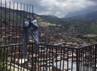 Pants drying in Comuni 13